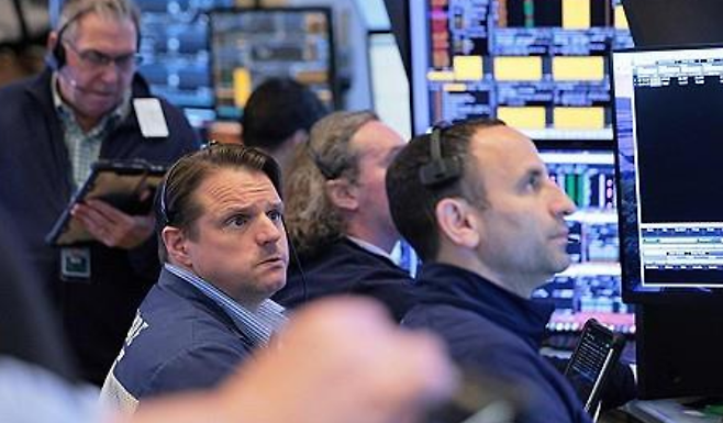 뉴욕증권거래소의 트레이더들. AFP연합뉴스