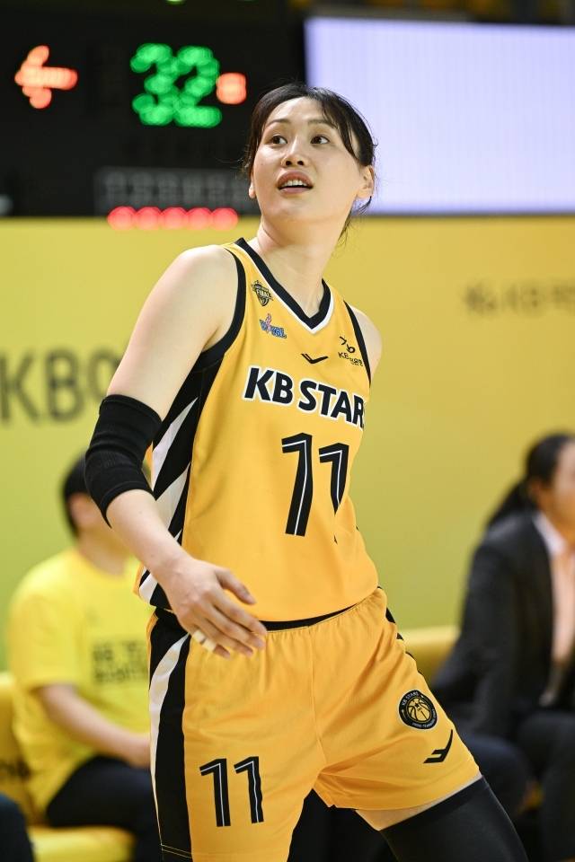 강이슬은 KB스타즈의 주포다운 활약을 펼치며 첫 승을 이끌었다. 사진=WKBL 제공