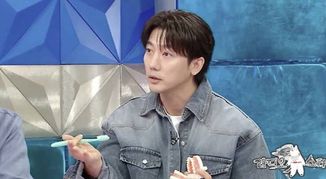 배우 기태영이 가수 출신의 아내 유진과의 첫 만남부터 가족 중심으로 살고 있는 현재의 일상까지 공개한다./사진=MBC 예능프로그램 라디오스타.