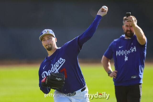블레이크 스넬(왼쪽)이 투구 훈련을 하고 있다./게티이미지코리아