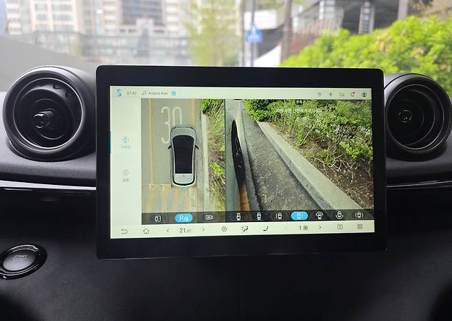 BYD 돌핀에 기본 탑재된 3D 서라운드 뷰 모니터.