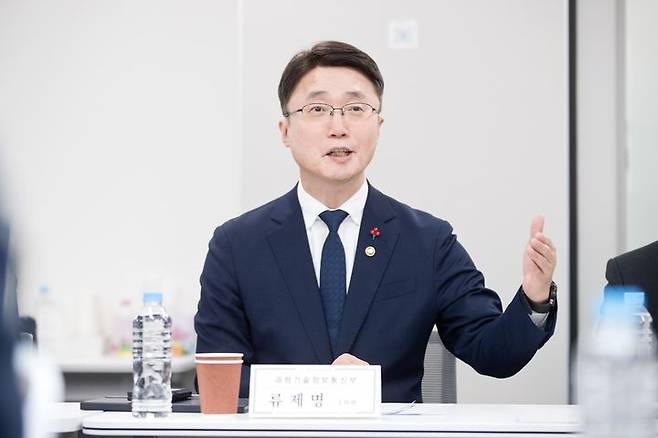 [서울=뉴시스] 류제명 과학기술정보통신부 제2차관이 30일 오후 서울 중구 서울스퀘어 국가인공지능전략위원회에서 열린 '국방 AX 정책간담회'에서 발언하고 있다. (사진=과학기술정보통신부 제공) 2026.01.30. photo@newsis.com *재판매 및 DB 금지