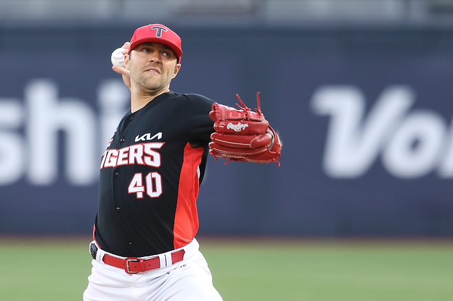 KIA 제임스 네일이 22일 수원 KT전 선발 등판해 투구하고 있다. KIA 타이거즈 제공