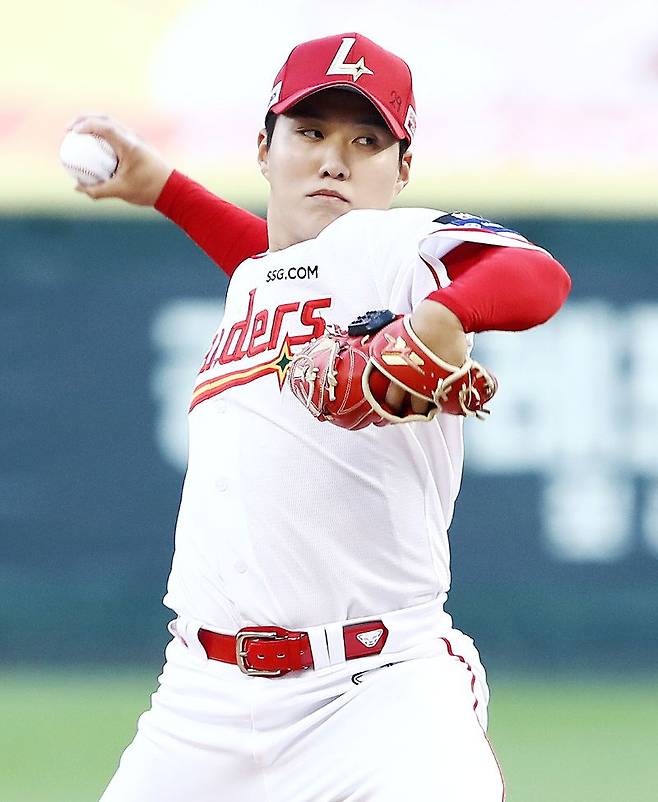 ▲ 5이닝 2실점 투구로 계속해서 좋은 페이스를 보여주고 있는 최민준 ⓒSSG랜더스