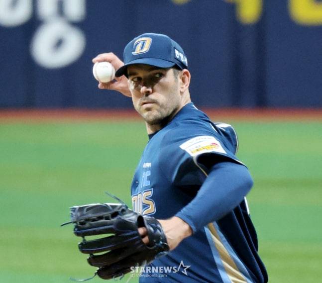 21일 역투 펼치는 버하겐. /사진=강영조 선임기자