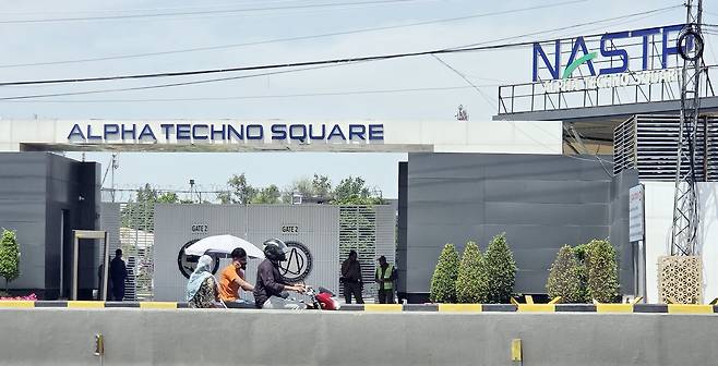 파키스탄 누르 칸 공군기지 (라왈핀디[파키스탄]=연합뉴스) 손현규 특파원 = 미국과 이란의 2차 종전 회담이 열릴지 불확실한 가운데 지난 21일(현지시간) 오후 파키스탄 펀자브주 라왈핀디에 있는 누르 칸 공군기지 입구를 군인들이 지키고 있다. 2026.4.22