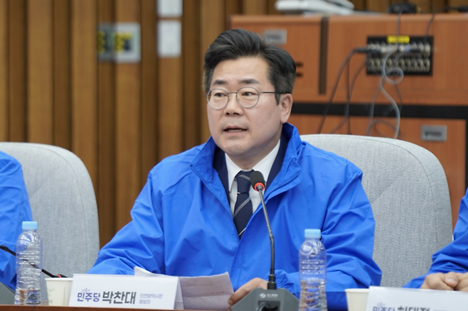 더불어민주당 박찬대 인천시장 후보가 23일 오전 서울 여의도 국회 본청에서 열린 '더불어민주당 16개 광역단체장 후보자 연석회의'에 참석해 발언하고 있다. 사진=박찬대 의원실