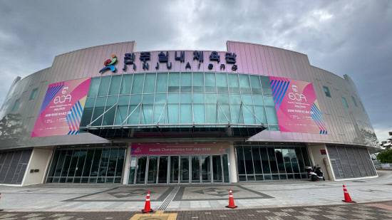 '2026 아시아 이스포츠 대회(ECA2026)'가 24일부터 진주에서 개막하는 가운데 대회가 열릴 진주시 초전동 실내체육관에는 대회준비를 완료하고 선수들을 맞을 준비를 하고 있다.