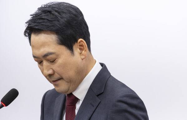 국민의힘 장동혁 대표가 20일 국회에서 방미 성과 기자회견 도중 생각에 잠겨 있다. 연합뉴스