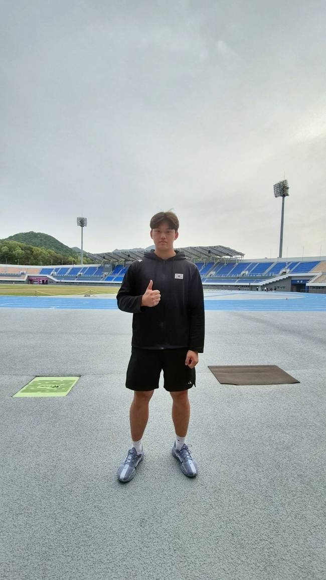 ▲ 구미 금오고 손창현이 23일 예천스타디움에서 열린 제55회춘계전국중·고등학교육상경기대회 남자 고등부 원반던지기 한국기록을 갈아치웠다. 사진제공 구미 금오고