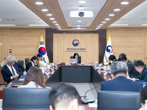 개인정보보호위원회는 4월 22일 오후 서울 종로구 정부서울청사에서 2026년 제7회 개인정보보호위원회 전체회의를 개최했다.