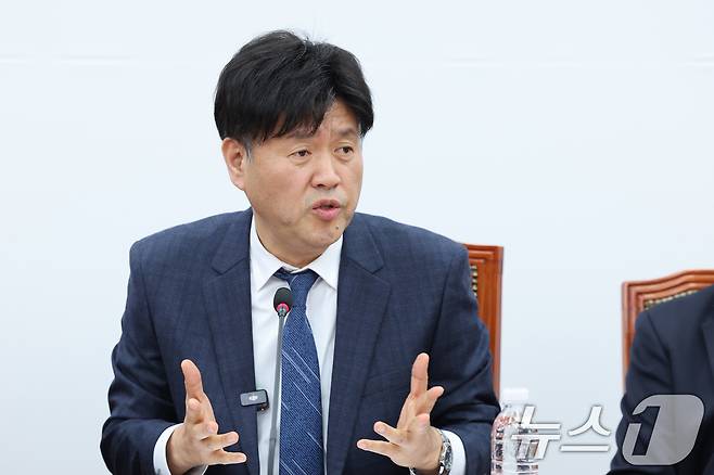 김용 전 민주연구원 부원장이 13일 서울 여의도 국회에서 열린 정치검찰 조작기소특위 기자간담회에서 발언하고 있다. 2026.4.13 ⓒ 뉴스1 신웅수 기자