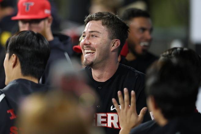 22일 수원 KT 위즈전에서 KBO 데뷔 첫 홈런을 치고 활짝 웃는 KIA 타이거즈 제리드 데일. 사진제공=KIA 타이거즈