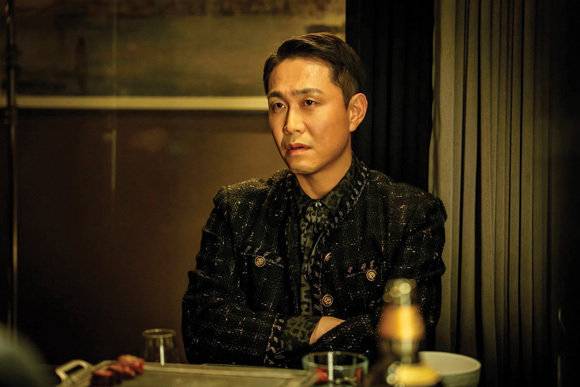 공통의 적을 제거하기 위해 방태섭과 협력하는 권종욱(오정세).