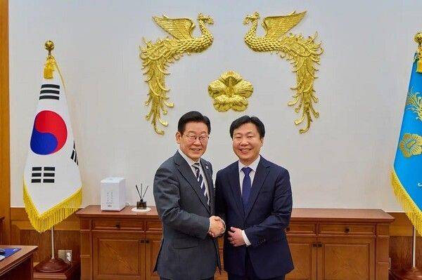 이광수 전 청와대 정무수석실 선임행정관.(오른쪽)