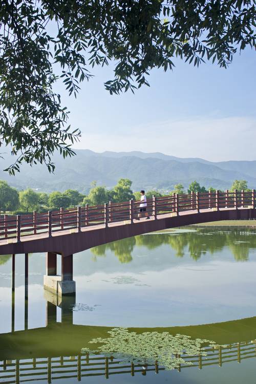 논개사당 앞 펼쳐진 의암호 풍경