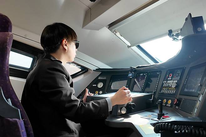 SRT 운전실 모습. 에스알 제공