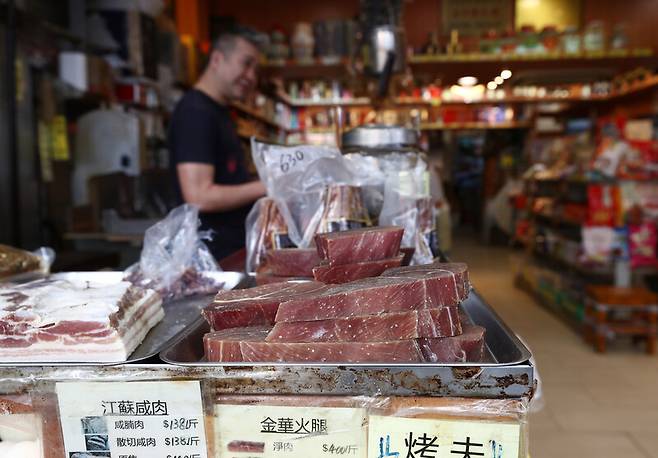 다양한 식재료를 파는 구룡시티 가게. 박미향 기자