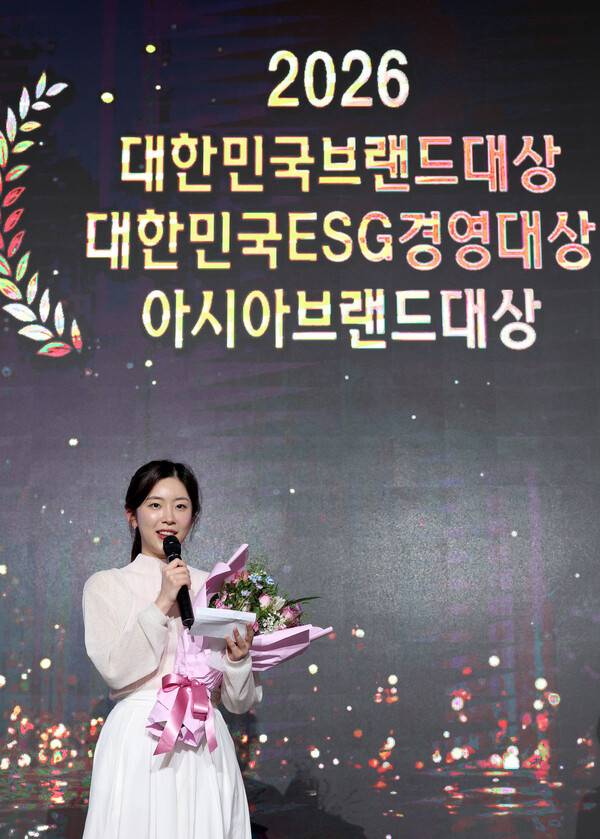 여자프로당구 간판스타 정수빈이 PBA는 22일 서울 송파구 올림픽파크텔에서 열린 ‘2026 대한민국 브랜드 대상’ 시상식에서 소감을 밝히고 있다. PBA 제공