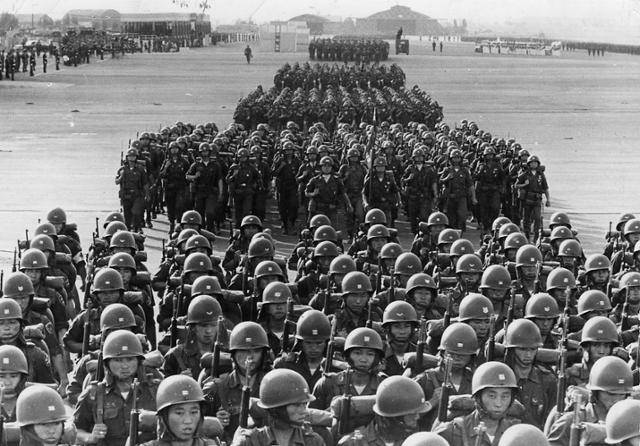 베트남에 파병된 맹호부대 장병들. 한국일보 자료사진