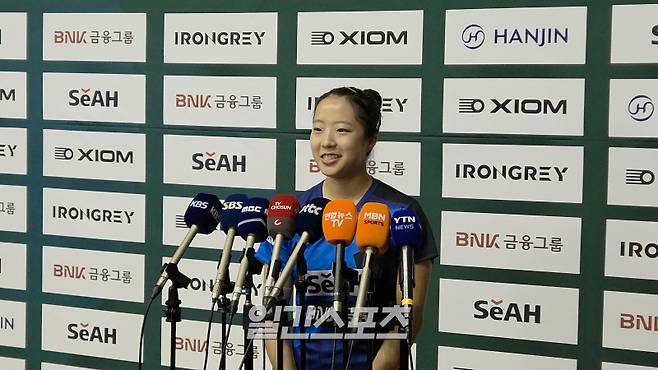 탁구 대표팀 신유빈이 23일 충북 진천선수촌 오륜관에서 열린 2026 ITTF 런던 세계선수권대회 국가대표 미디어데이에 참석해 발언하고 있다. 진천=김우중 기자
