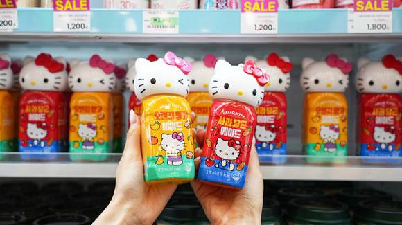세븐일레븐이 새롭게 출시하는 헬로키티에이드 키링음료. [사진=세븐일레븐]