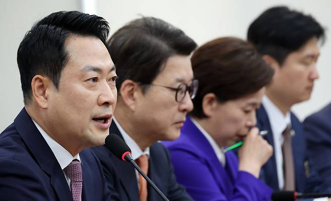 국민의힘 장동혁 대표가 23일 국회에서 열린 최고위원회의에서 모두발언을 하고 있다. 연합뉴스