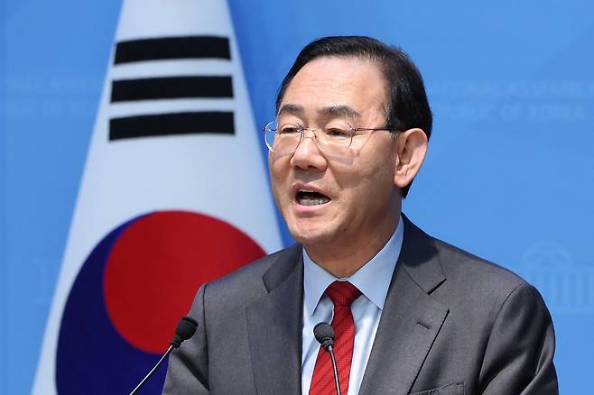 6.3 지방선거 국민의힘 대구시장 경선에서 컷오프(공천 배제)된 주호영 국회부의장이 8일 서울 여의도 국회 소통관에서 컷오프 관련 기자회견을 하고 있다. 뉴스1