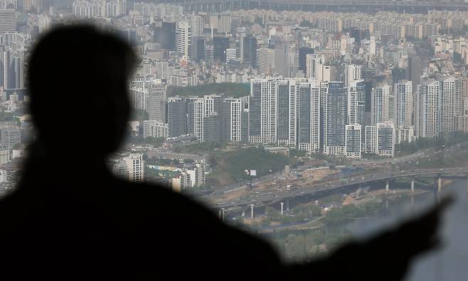 서울 송파구 롯데월드타워에서 바라본 아파트의 모습 / 사진=연합