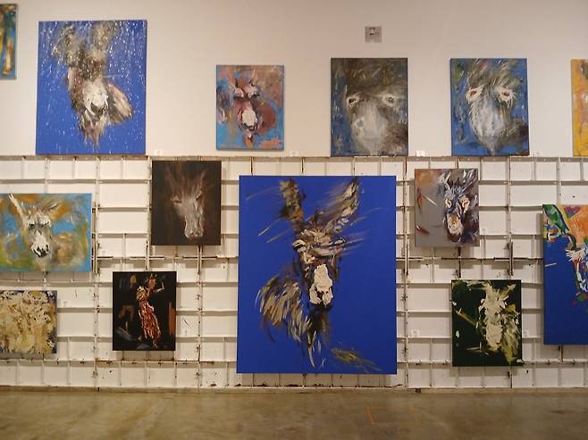 서울 세종문화회관 미술관에서 열리고 있는 '박신양의 전시쑈: 제4의 벽'. 민음사 제공