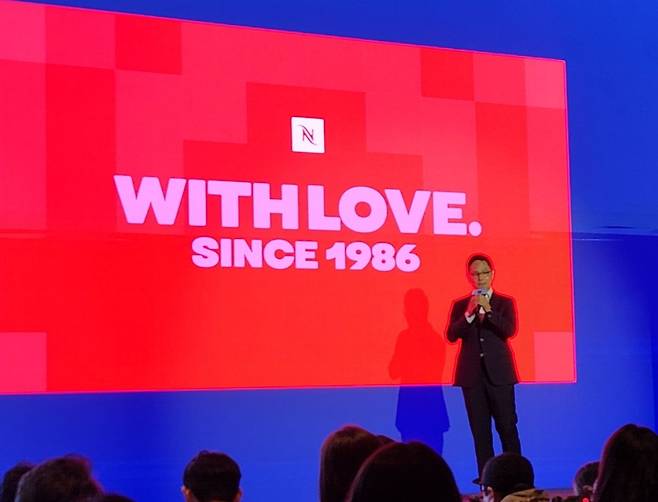 박성용 네스프레소코리아 대표가 23일 서울 성동구 성수동에서 열린 네스프레소 ‘버츄오 월드 미디어 데이’에서 신제품 관련 발표를 하고 있다. 김승연 기자