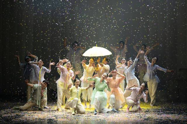 경기도무용단이 5월2~3일 공연하는 ‘꺅콩이와 깜찍이’ 무대 모습. 경기아트센터 제공