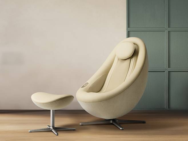 코웨이가 최근 출시한 안마의자 페블체어2.