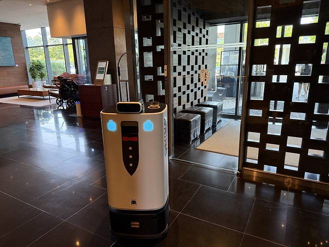 반얀트리 클럽 앤 스파 서울에서 운영 중인 딜리버리 로봇. 반얀트리 클럽 앤 스파 서울