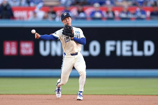 데이브 로버츠 감독은 김혜성의 수비를 신뢰했다. 사진= Getty Images/AFP= 연합뉴스 제공