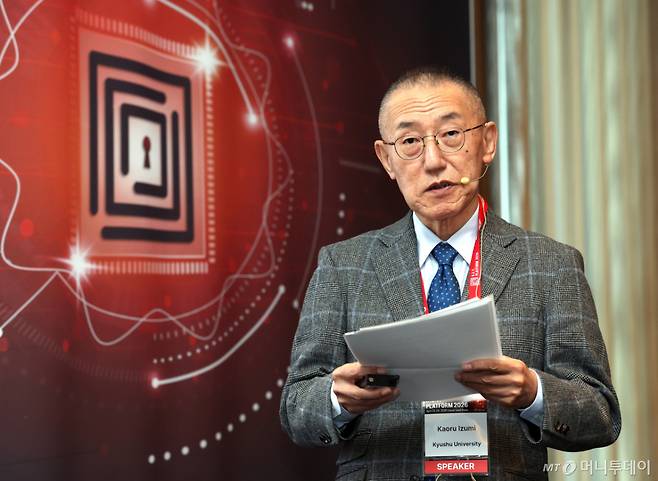이즈미 카오루 규슈대학교 교수가 23일 영등포구 콘래드 서울에서 머니투데이 주최로 진행된 '2026 키플랫폼' 특별세션 '한일, 생존의 연대: 공통의 압박, 공동의 전략'에서 '일본 정치는 어떻게 움직이는가-다카이치 정부의 계보와 특징'에 대해 발표하고 있다. /사진=이기범 기자 leekb@