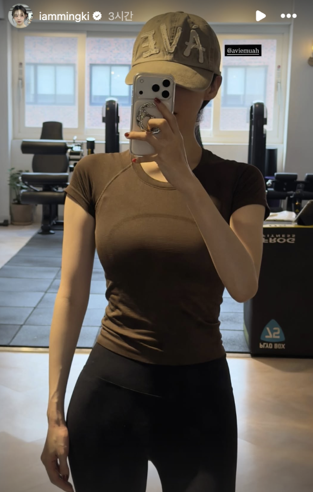 강민경이 근황을 전하며 '얼태기' 발언으로 눈길을 끌었다. / 강민경 SNS