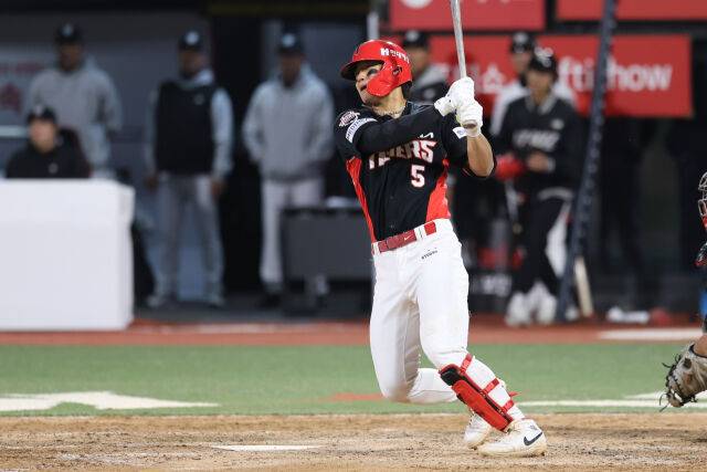 김도영이 23일 수원 KT 위즈전서 선제 1타점 적시타를 치고 있다./KIA 타이거즈 제공