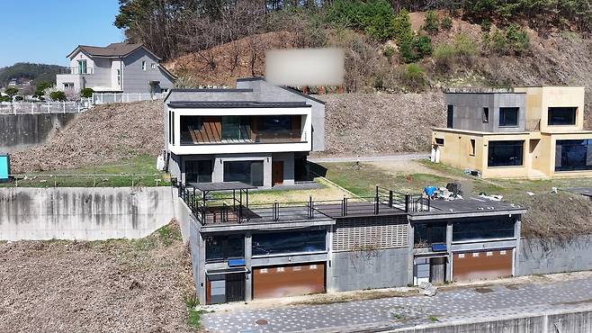 경기도 양평군 옥천면 단독주택이 최저입찰가격 6억5381만원에 경매에 나왔다. 이건욱PD