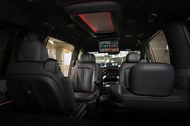 23일 출시된 현대차의 ‘더 뉴 스타리아 리무진’의 실내 모습 [현대차 제공]