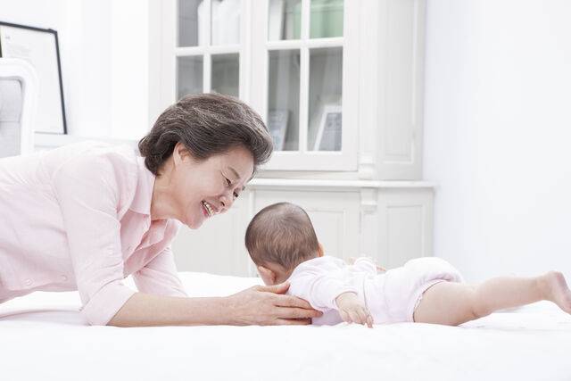 아이돌봄사 국가자격 신청은 23일부터 한국건강가정진흥원 누리집에서 할 수 있다. 클립아트코리아