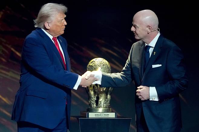 도널드 트럼프 미국 대통령과 잔니 인판티노 국제축구연맹(FIFA) 회장. AP연합뉴스