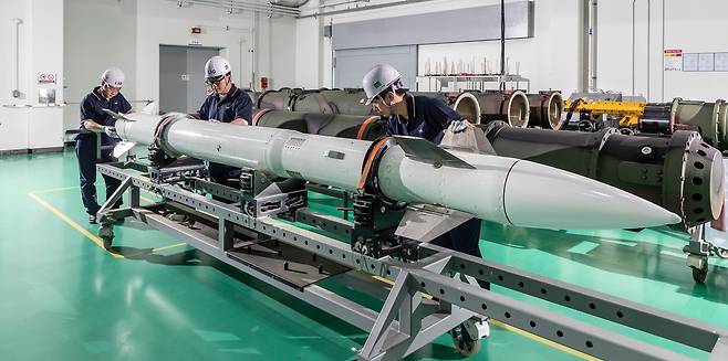 지대공 요격미사일 천궁-Ⅱ 생산현장 모습. 사진 제공=LIG D&A