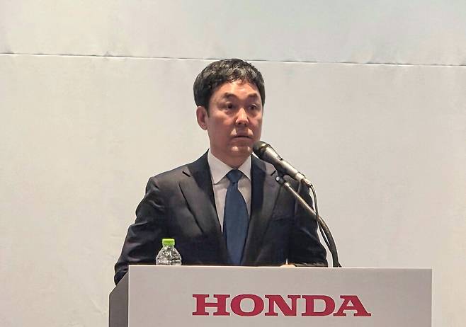 일본 자동차 브랜드 혼다의 국내 판매 법인인 혼다코리아 이지홍 대표이사가 23일 서울 강남구 코엑스에서 올해 한국 시장에서의 자동차 판매 사업 종료와 관련해 기자회견을 하고 있다. ⓒ연합뉴스