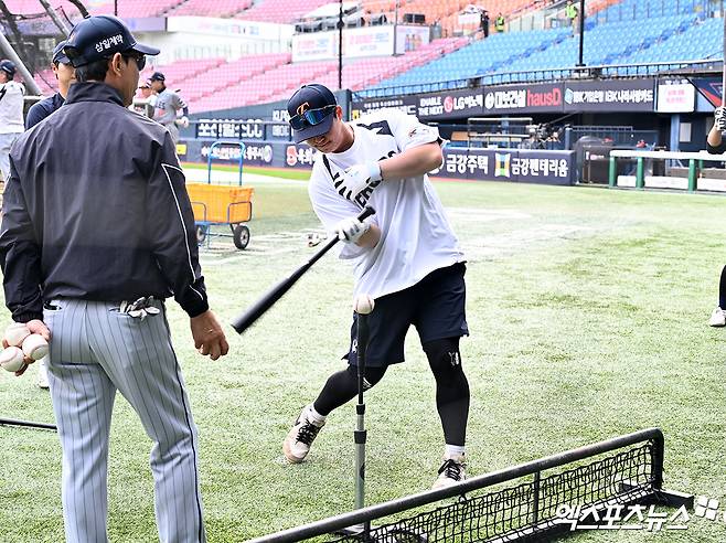 21일 오후 서울 송파구 잠실야구장에서 열리는 '2026 신한 SOL Bank KBO리그' 한화 이글스와 LG 트윈스의 경기, 한화 노시환이 훈련에 임하고 있다. 엑스포츠뉴스 DB