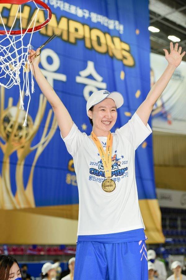 2020-2021시즌 삼성생명 우승 당시 김보미 해설위원 [삼성생명 농구단 제공. 재판매 및 DB 금지]