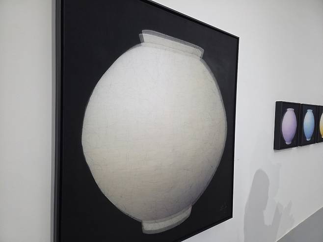 ▲ 박선주 작가의 Layered Moon(2025). /장선 기자 now482@incheonilbo.com