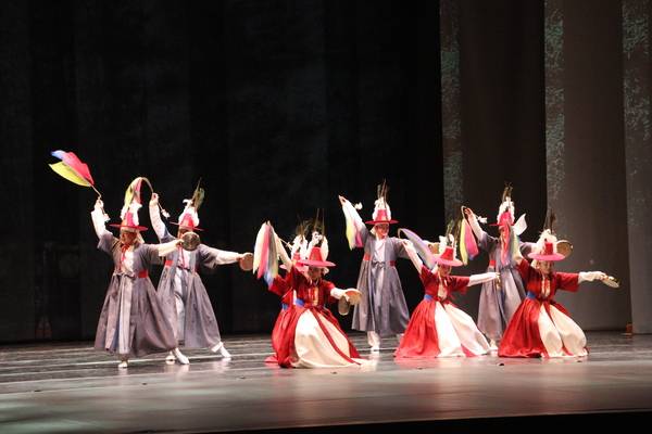 창원시립무용단 73회 정기공연 <풍류정담> 진쇠춤. /주성희 기자