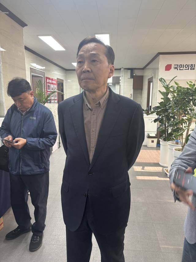 국민의힘 대구 중구 기초단체장 공천을 둘러싼 절차 논란이 확산되는 가운데, 24일 오후 중구가 지역구인 김기웅 의원이 규정 해석 문제를 공개적으로 제기하고 있다. 이혜림 기자