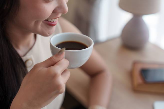 당분이나 크림 등이 들어있지 않은 블랙커피 한두 잔은 당뇨병 위험을 낮추는 데 도움이 된다는 연구 결과가 있다. 사진=게티이미지뱅크